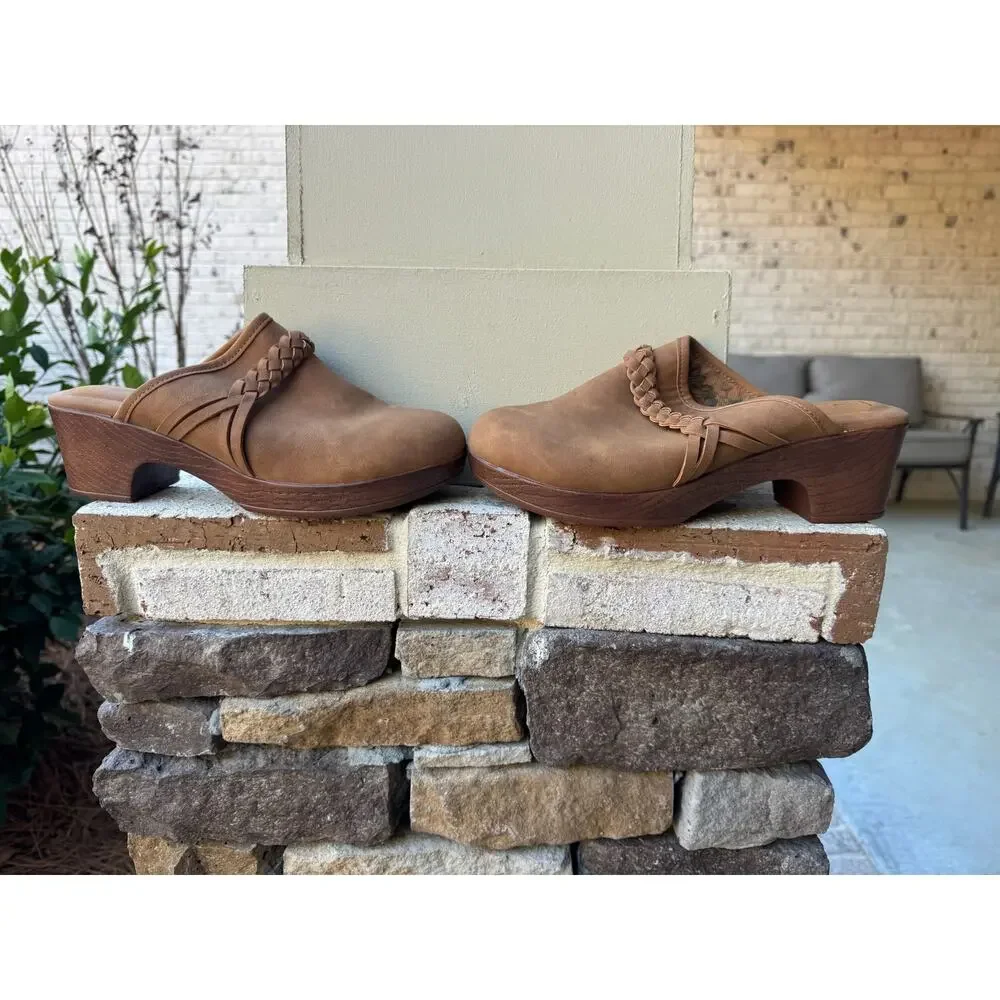 BOC Clogs-Size 9 - Picture 2 of 6